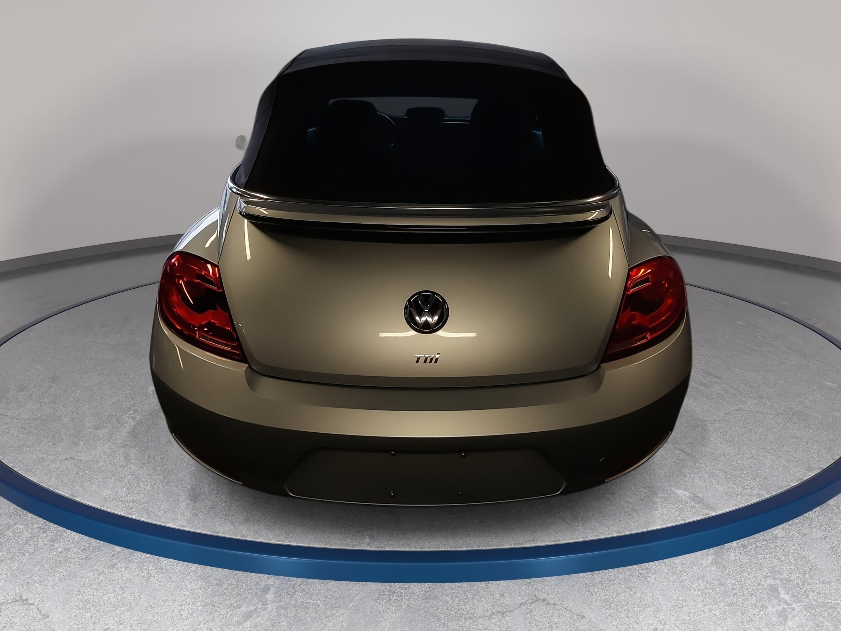 Used 2013 Volkswagen Beetle TDI FWD image 6