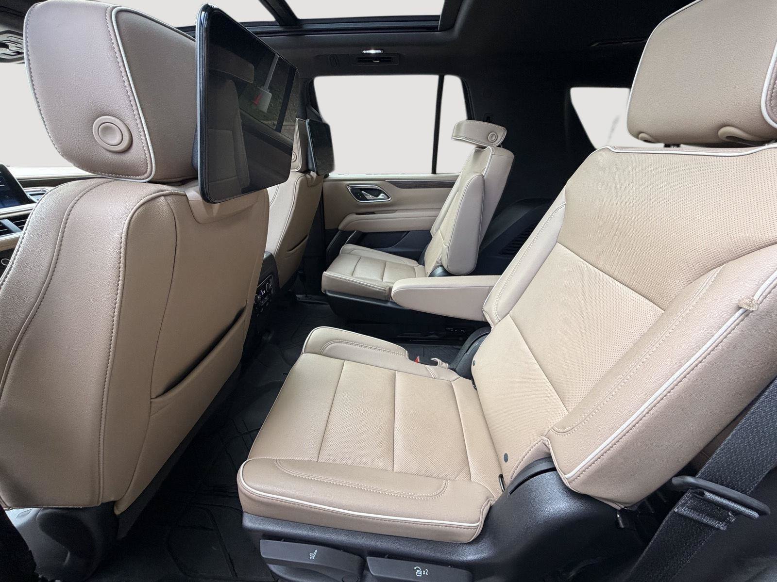 Used 2023 Chevrolet Tahoe Premier w/ Advanced Technology Package AWD/4WD image 35