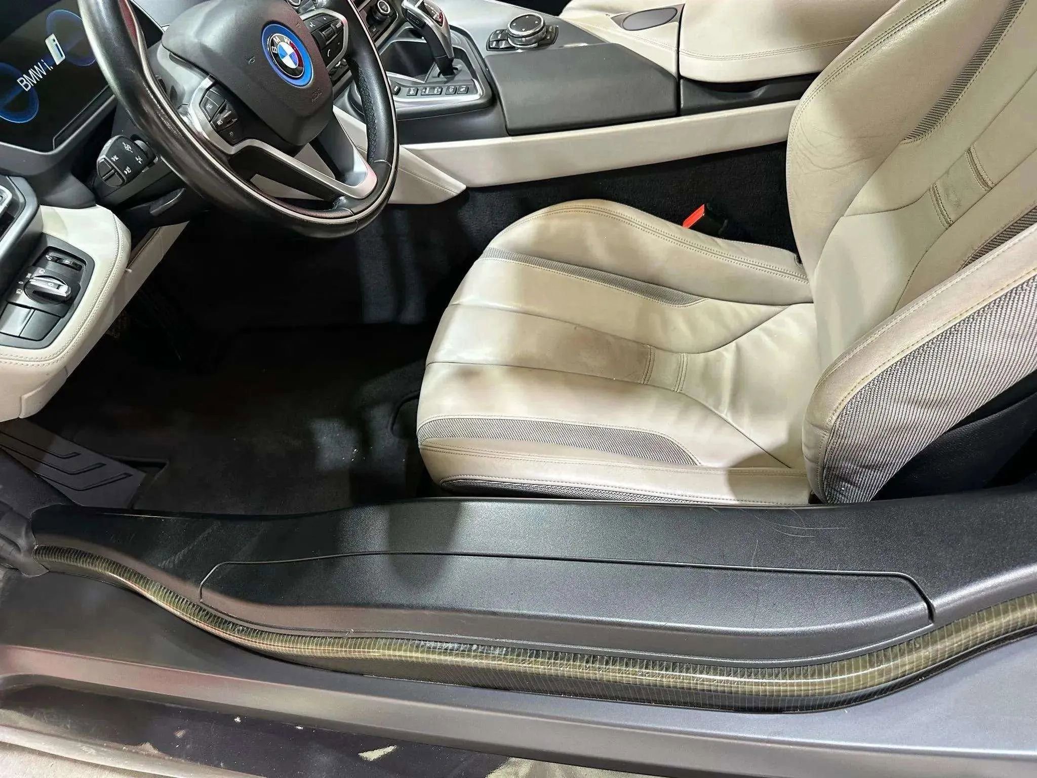 Used 2016 BMW i8 image 32