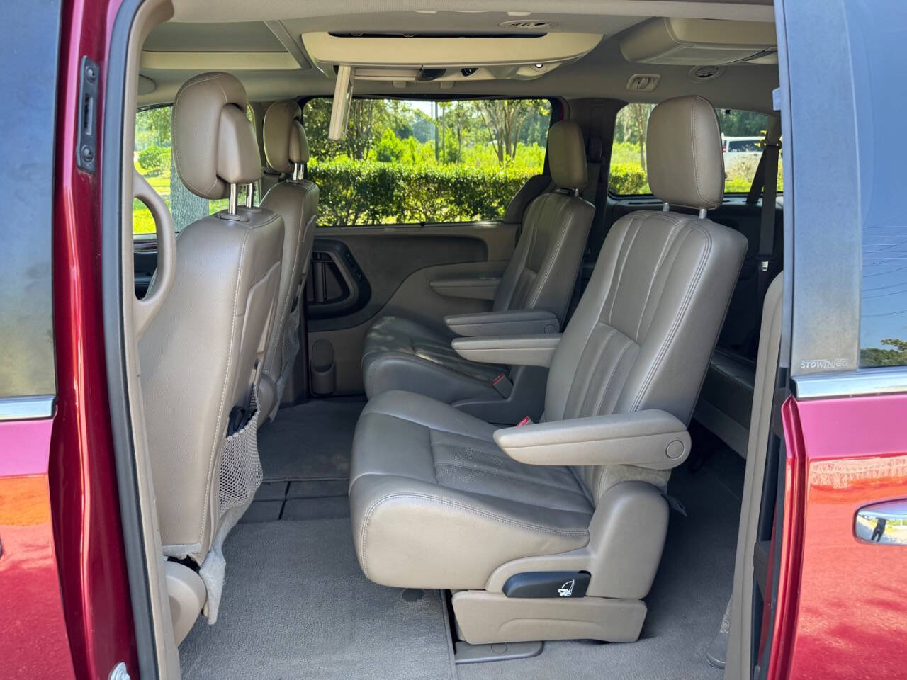 Used 2013 Chrysler Town & Country Touring-L w/ Entertainment Group #2 FWD image 12