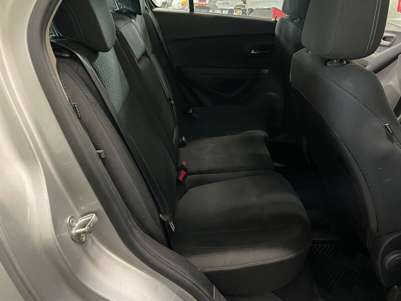 Used 2016 Chevrolet Trax LS AWD/4WD image 16