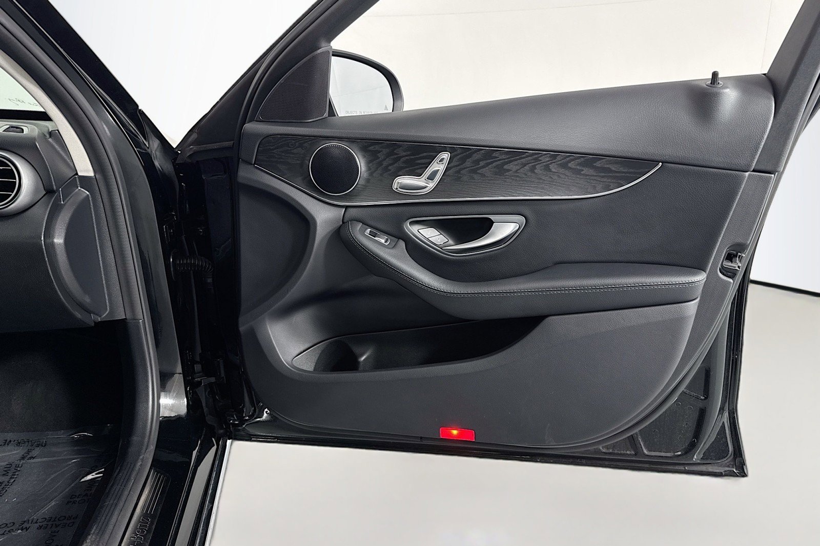 Used 2017 Mercedes-Benz C 300 Sedan image 23