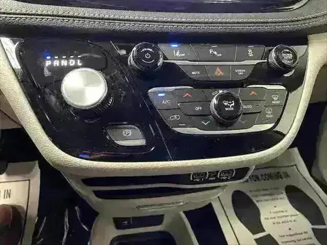 New 2023 Chrysler Pacifica Touring-L w/ S Appearance Package image 20