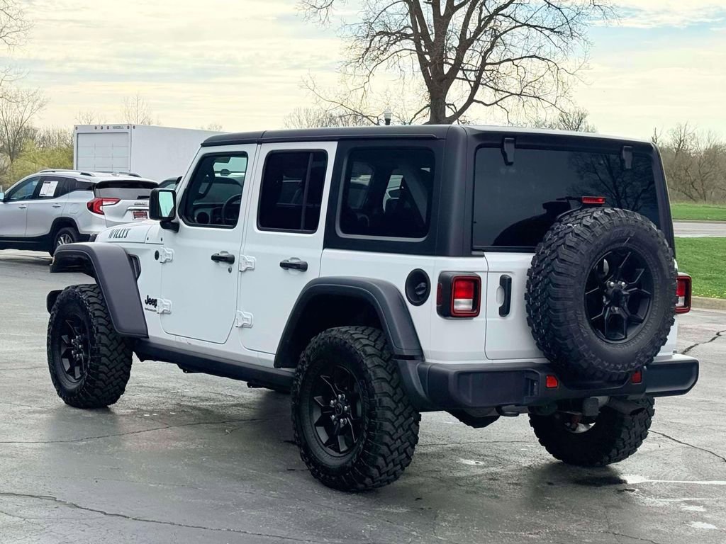 Used 2025 Jeep Wrangler Willys AWD/4WD image 10