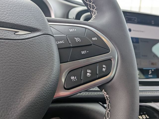 New 2027 Chrysler Pacifica Select FWD image 15