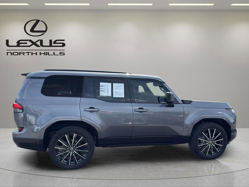 Used 2025 Lexus GX 550 w/ Accessory Package (Z1) image 5