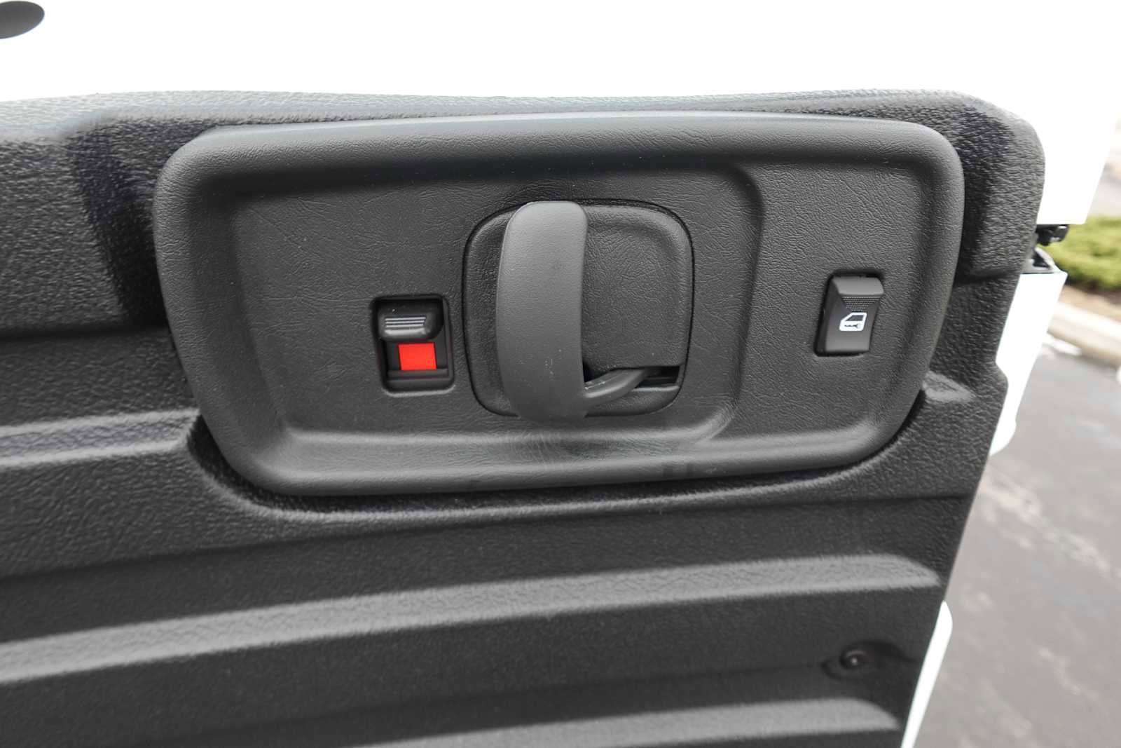Used 2025 Chevrolet Express 3500 w/ Driver Convenience Package image 21