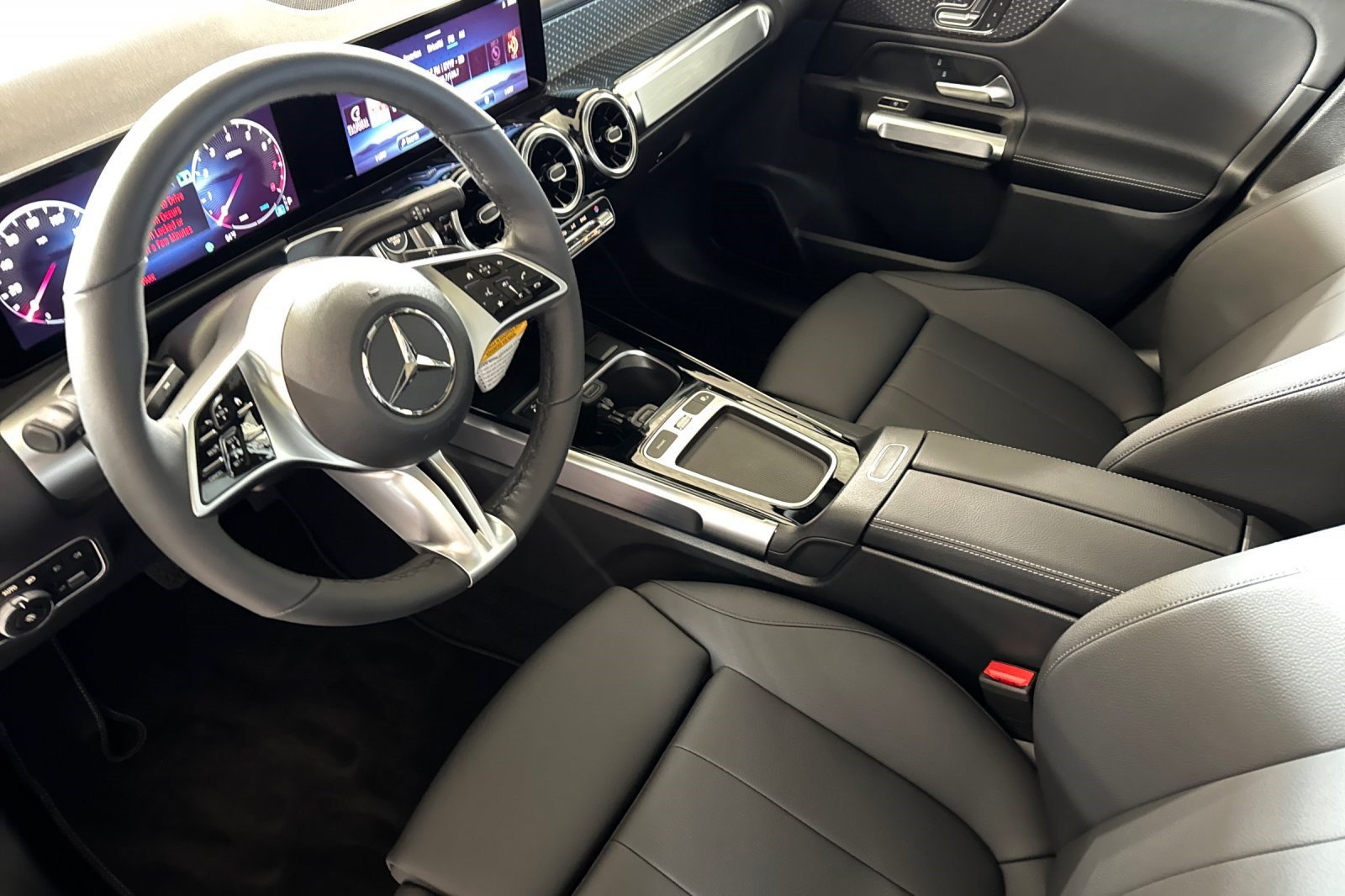 New 2026 Mercedes-Benz GLB 250 image 4