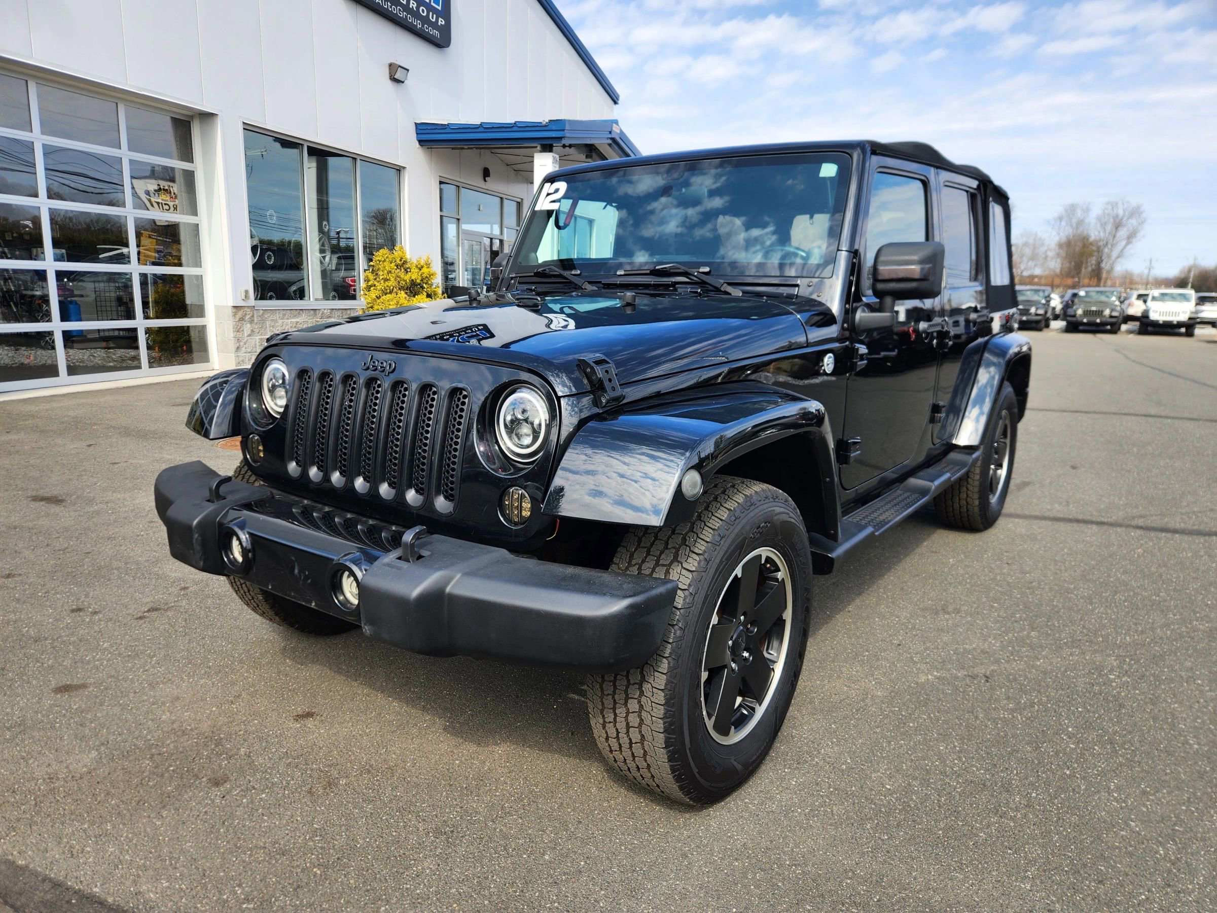 Used 2012 Jeep Wrangler Unlimited Sahara image 4