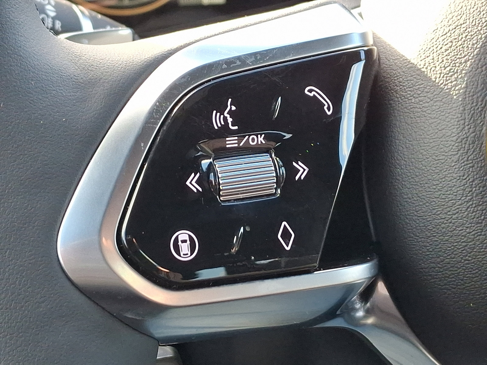 New 2024 Jaguar E-PACE R-Dynamic SE image 17