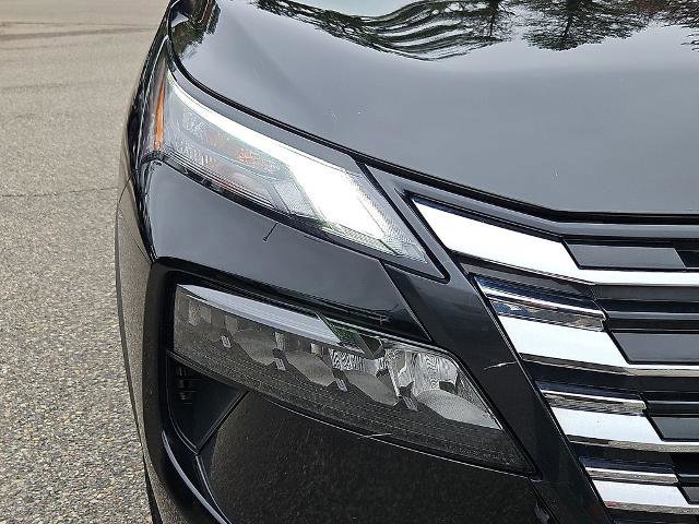 Certified 2024 Nissan Rogue SV AWD/4WD image 11