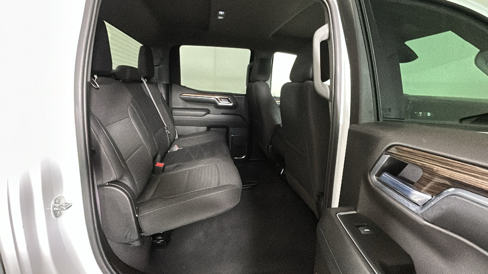 Used 2024 Chevrolet Silverado 1500 LT AWD/4WD image 36