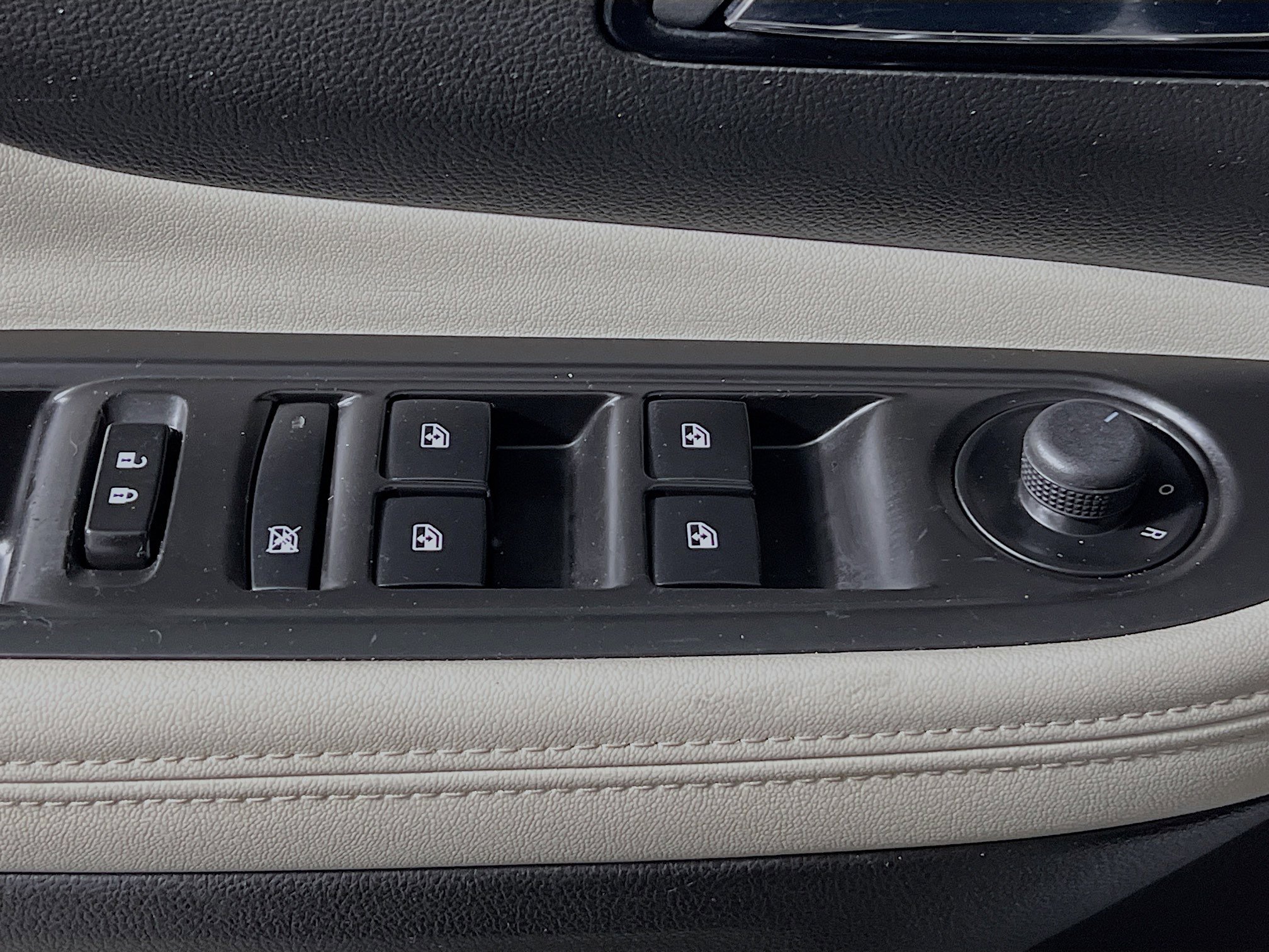 Used 2018 Buick Encore Sport Touring w/ Safety Package image 17