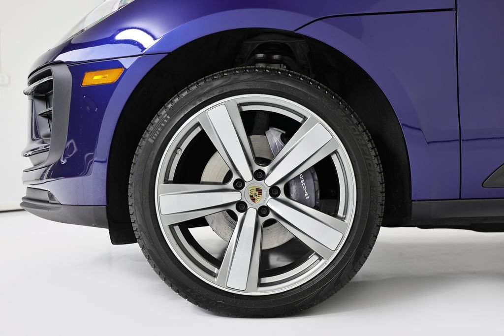 Certified 2026 Porsche Macan AWD/4WD image 13
