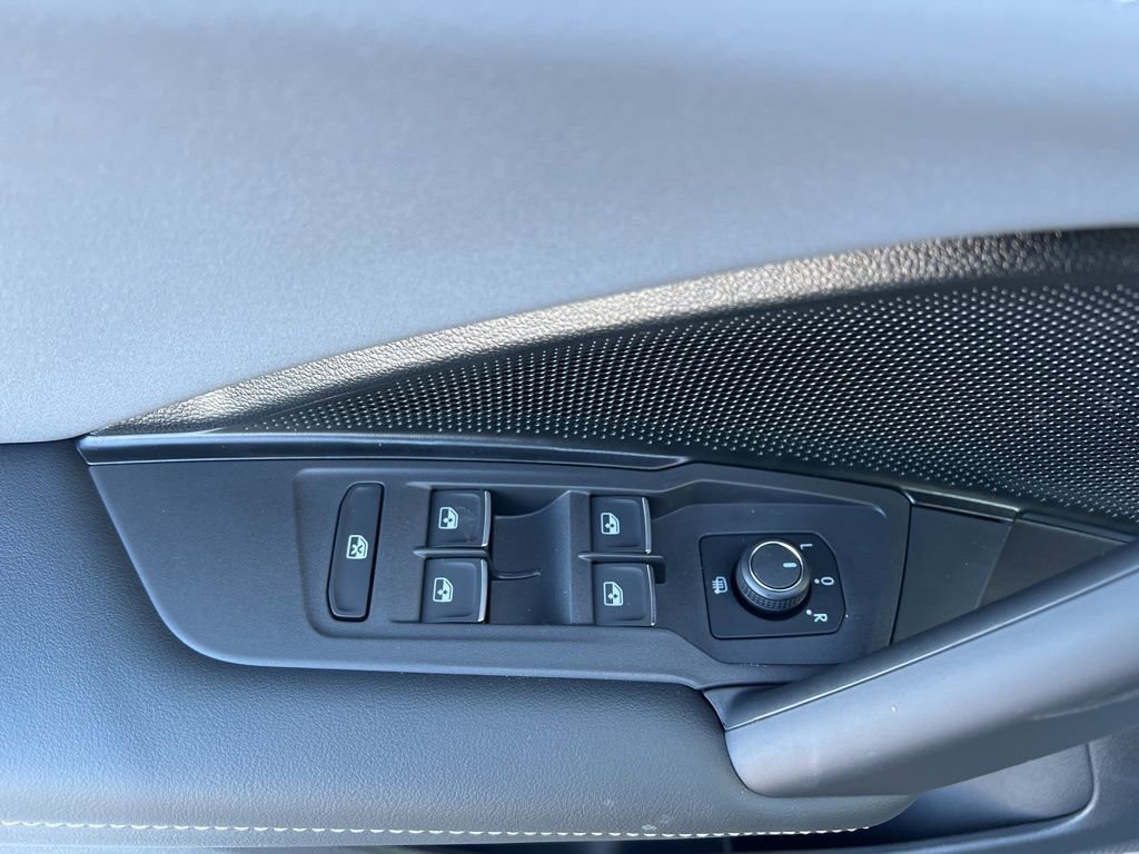 New 2026 Volkswagen Tiguan SE image 17