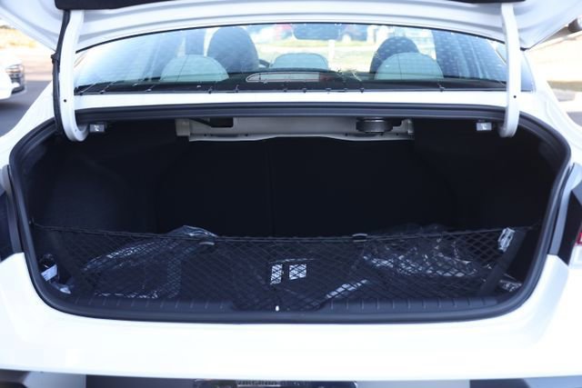 New 2025 Hyundai Elantra Limited image 4