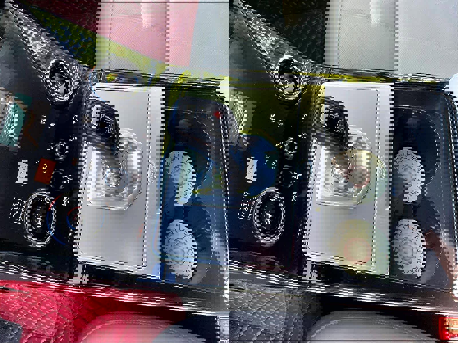 Used 2023 Land Rover Range Rover Evoque S image 18