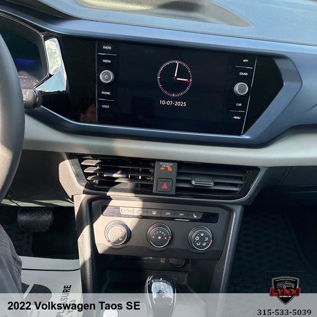 Used 2022 Volkswagen Taos SE w/ Panoramic Sunroof Package image 10