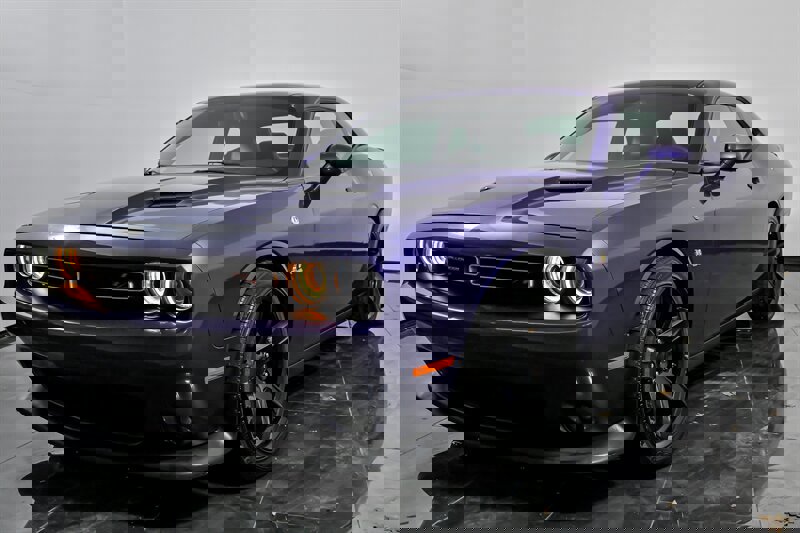 Used 2016 Dodge Challenger R/T Scat Pack w/ Leather Interior Group image 5