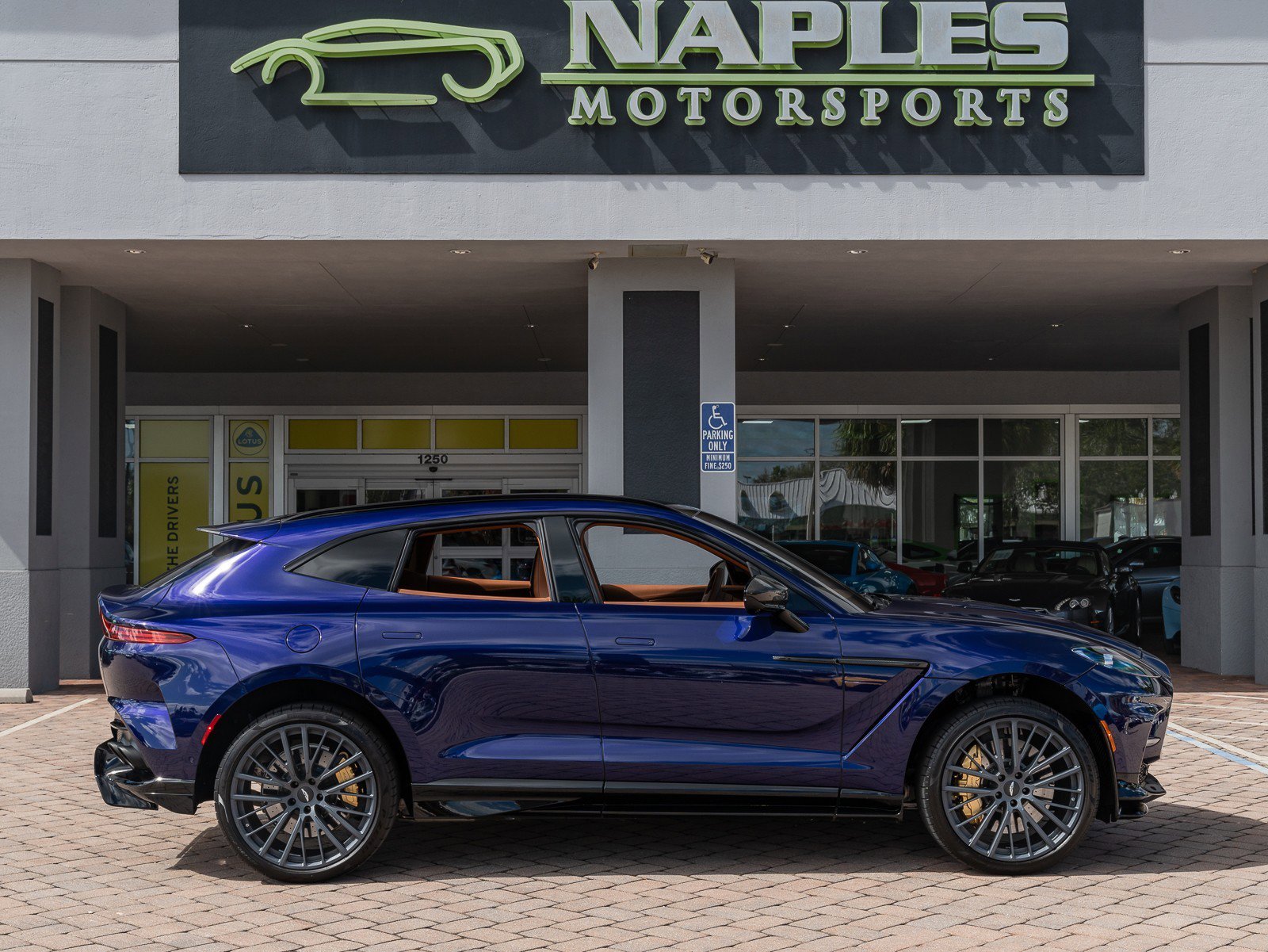 Used 2023 Aston Martin DBX 707 image 28
