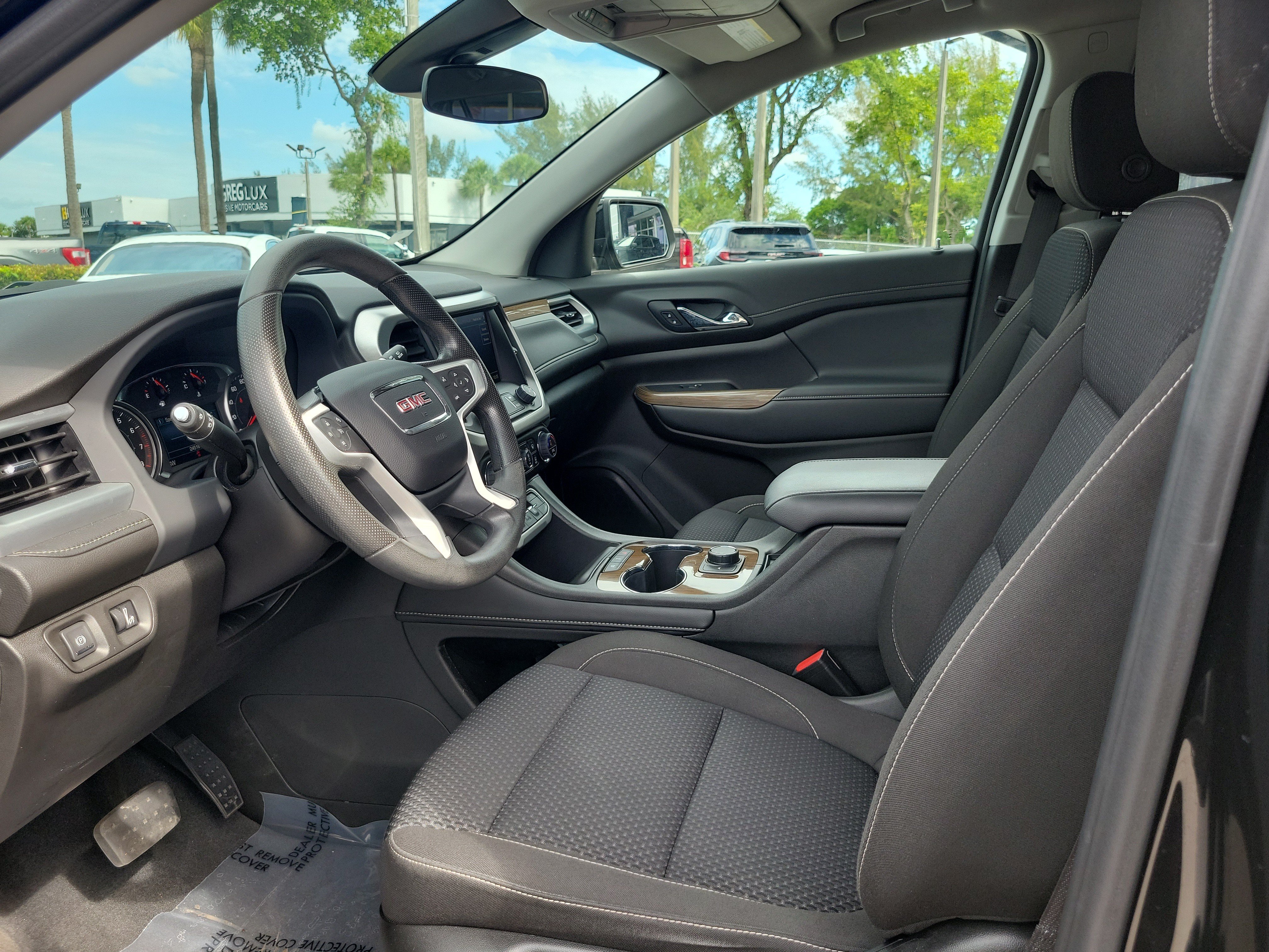 Used 2023 GMC Acadia SLE FWD image 11