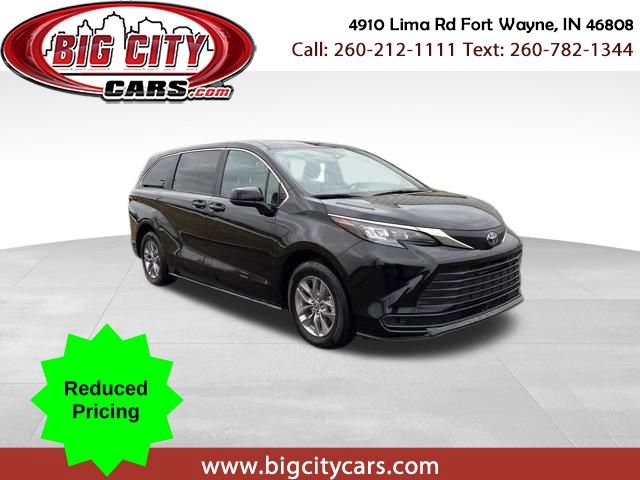 Used 2025 Toyota Sienna LE