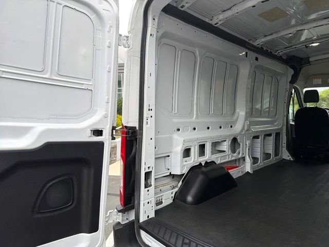 Used 2023 Ford Transit 250 Medium Roof AWD image 21