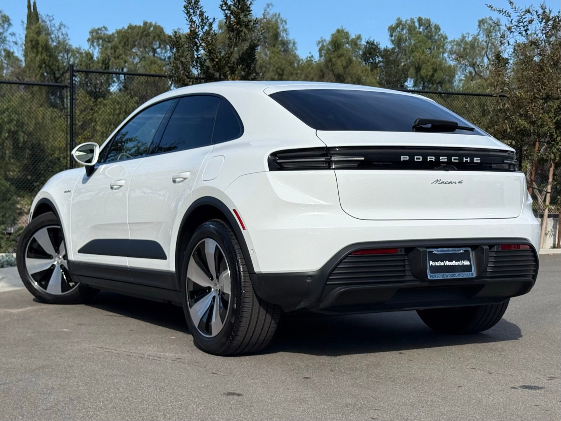 Used 2025 Porsche Macan 4 Electric image 3