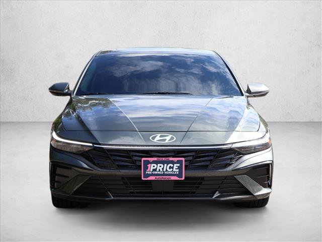 Used 2026 Hyundai Elantra Limited FWD image 2