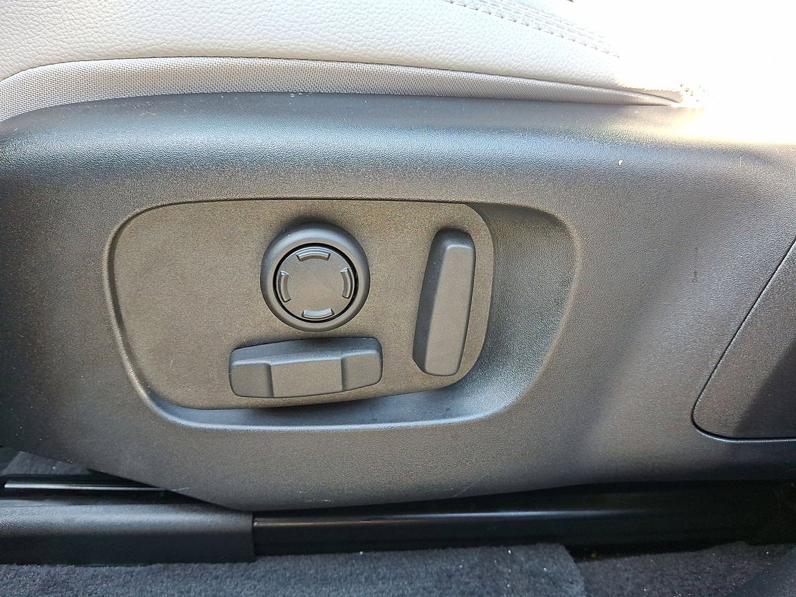 Certified 2026 Land Rover Range Rover Velar S AWD/4WD image 18