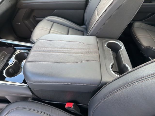 Used 2025 Chevrolet Suburban High Country AWD/4WD image 35
