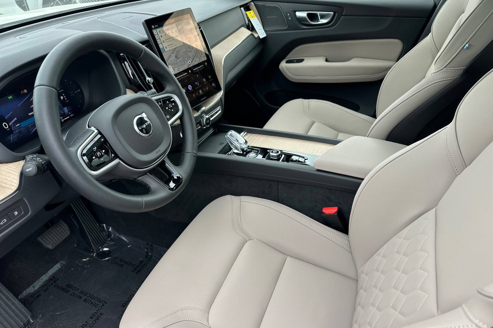 New 2026 Volvo XC60 T8 Plus w/ Protection Package Premier AWD/4WD image 10