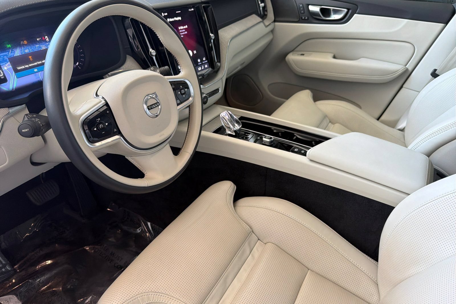 Used 2023 Volvo XC60 B5 Ultimate AWD/4WD image 9
