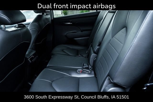 Used 2021 Toyota Highlander XLE AWD/4WD image 25