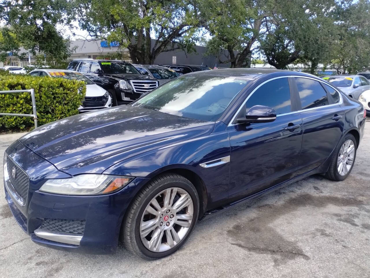 Used 2017 Jaguar XF Premium RWD image 19