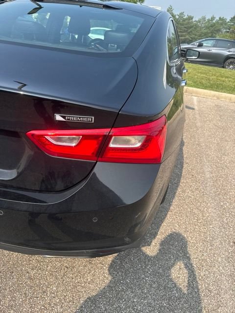 Used 2017 Chevrolet Malibu Premier w/ Premier Sun and Wheel Package FWD image 7