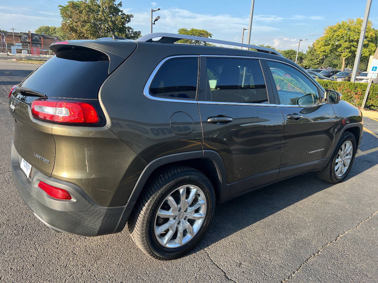 Used 2015 Jeep Cherokee Limited AWD/4WD image 12