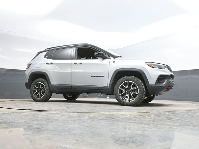 Used 2025 Jeep Compass Trailhawk AWD/4WD image 50