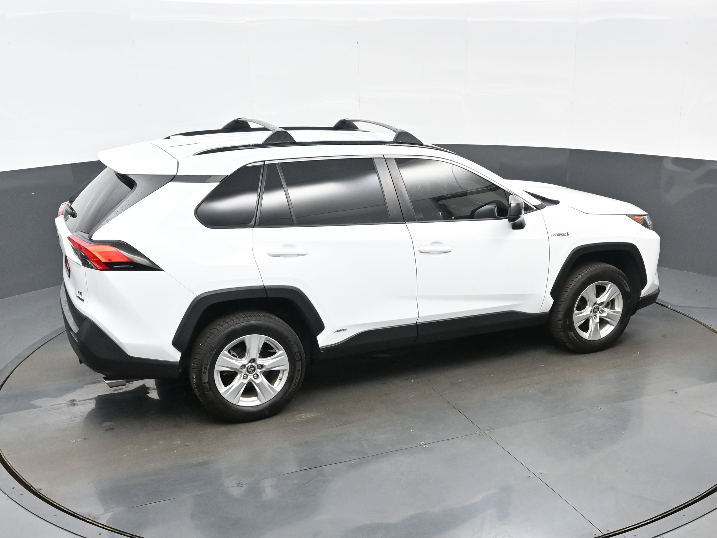 Used 2021 Toyota RAV4 LE AWD/4WD image 39