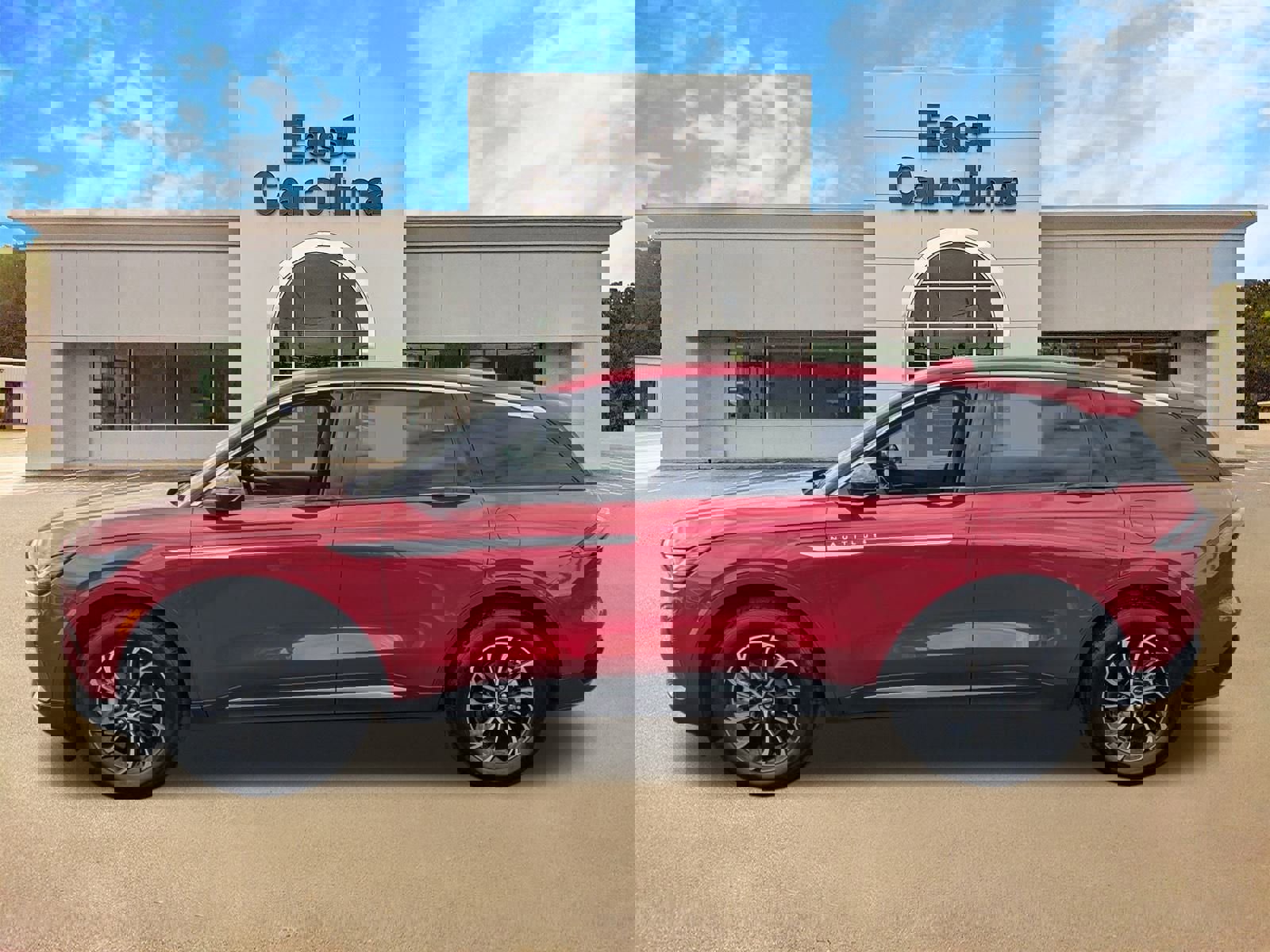 Used 2025 Lincoln Nautilus Premier w/ Equipment Group 102A image 6