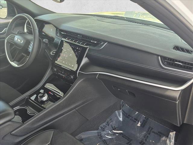 Used 2024 Jeep Grand Cherokee L Altitude AWD/4WD image 23