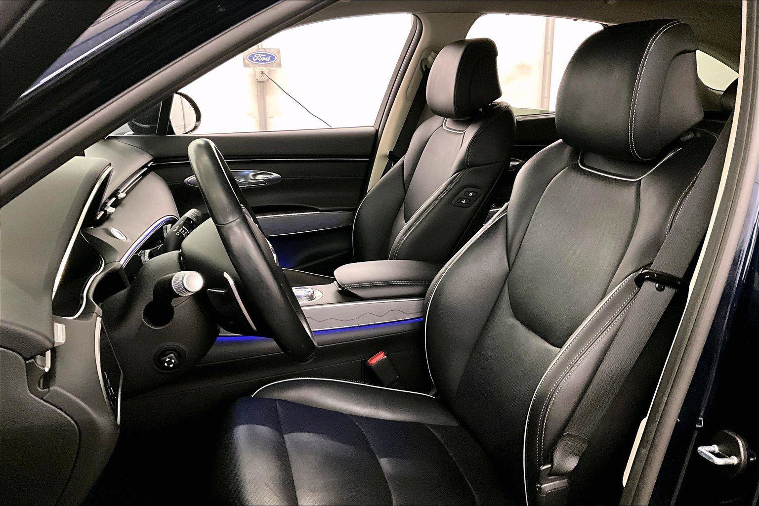 Used 2022 Genesis GV70 2.5T w/ Advanced Package image 24