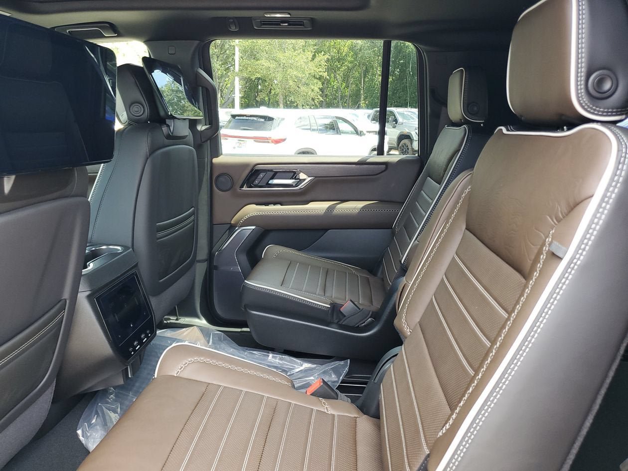 New 2026 GMC Yukon XL Denali Ultimate AWD/4WD image 11