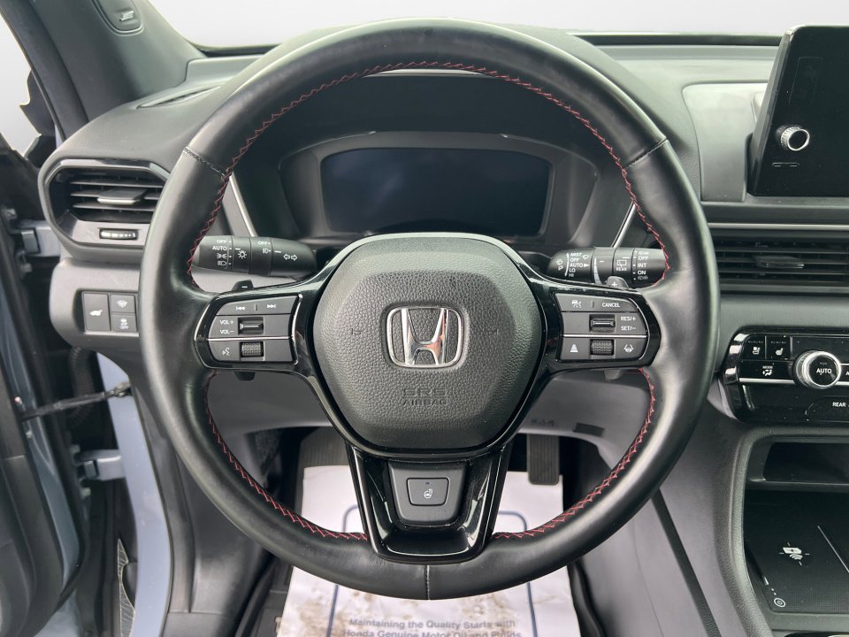 Certified 2025 Honda Pilot Black Edition image 10