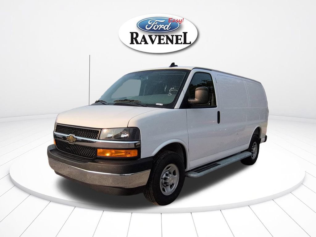Used 2025 Chevrolet Express 2500 w/ Driver Convenience Package RWD image 8