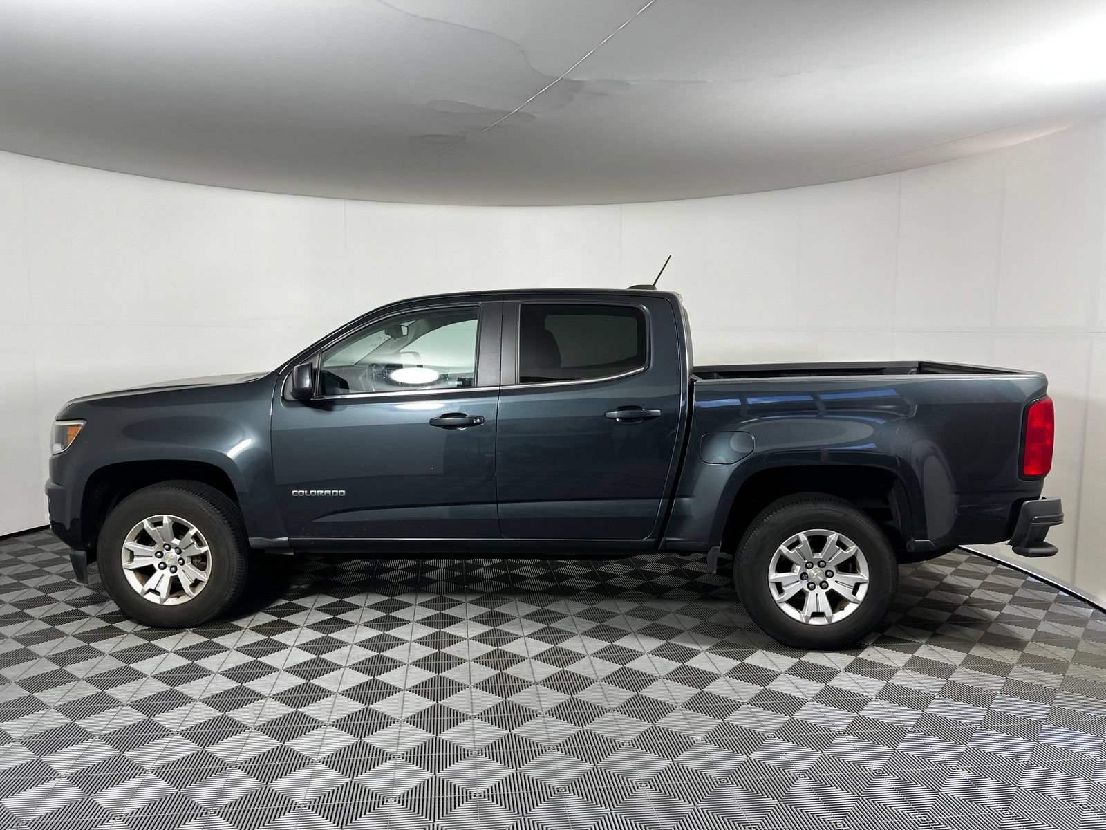 Used 2017 Chevrolet Colorado LT w/ LT Convenience Package RWD image 8