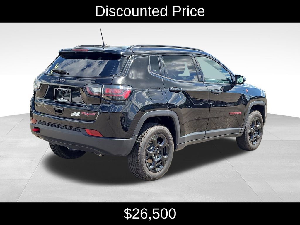 Used 2024 Jeep Compass Trailhawk w/ Trailhawk Elite Group AWD/4WD image 3