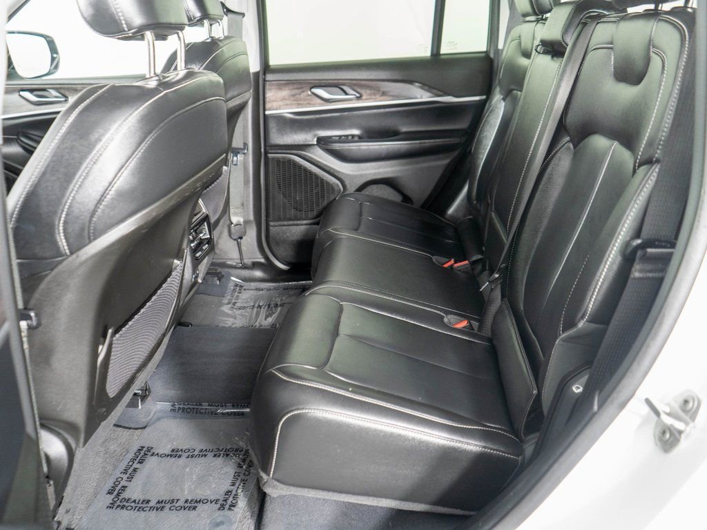 Used 2023 Jeep Grand Cherokee Limited image 11