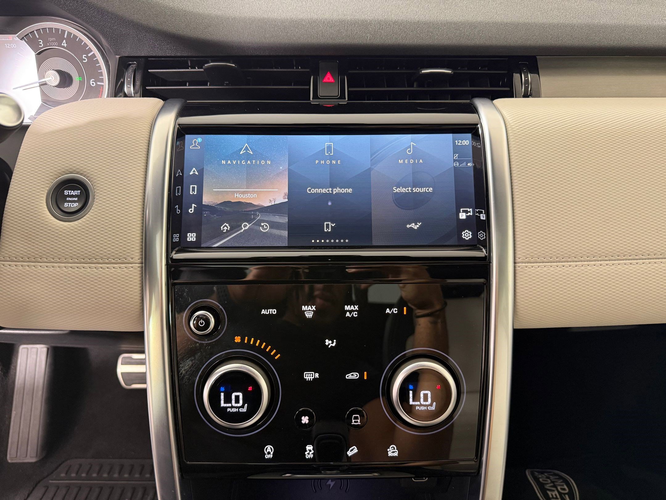 Used 2023 Land Rover Discovery Sport SE R-Dynamic image 24