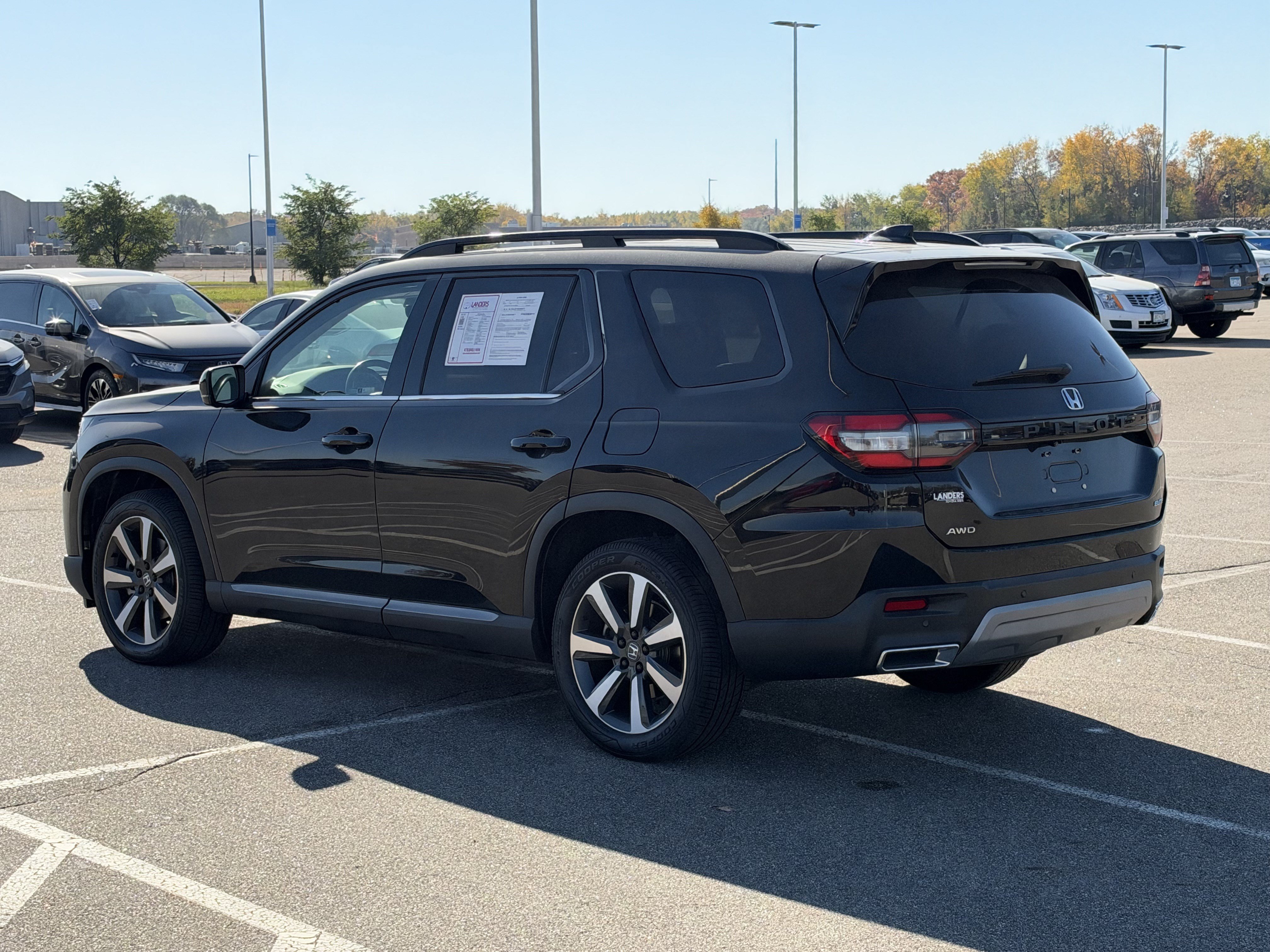 Used 2023 Honda Pilot Elite image 3